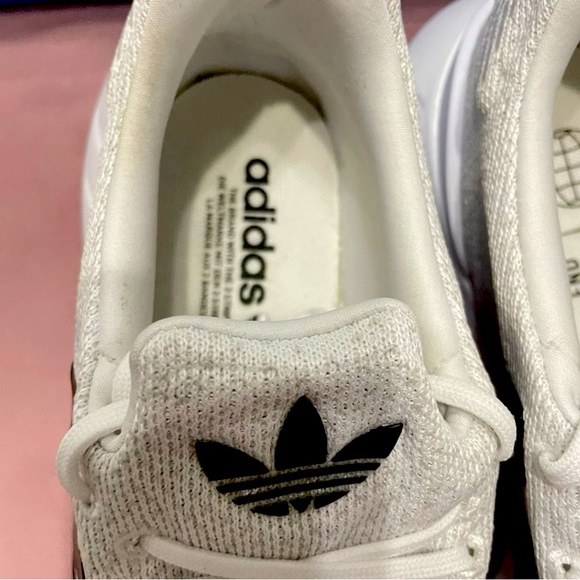 Adidas brand new running shoes - Picture 3 of 4